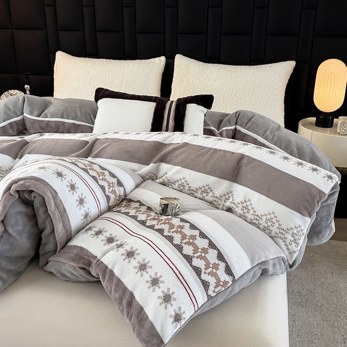 91家纺网 家纺一手货源 找家纺 金盛纺 2025新款高克重牛奶绒印花系列单被套(可定制) 流光