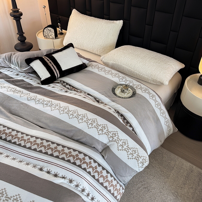 91家纺网 家纺一手货源 找家纺 金盛纺 2025新款高克重牛奶绒印花系列单被套(可定制) 流光