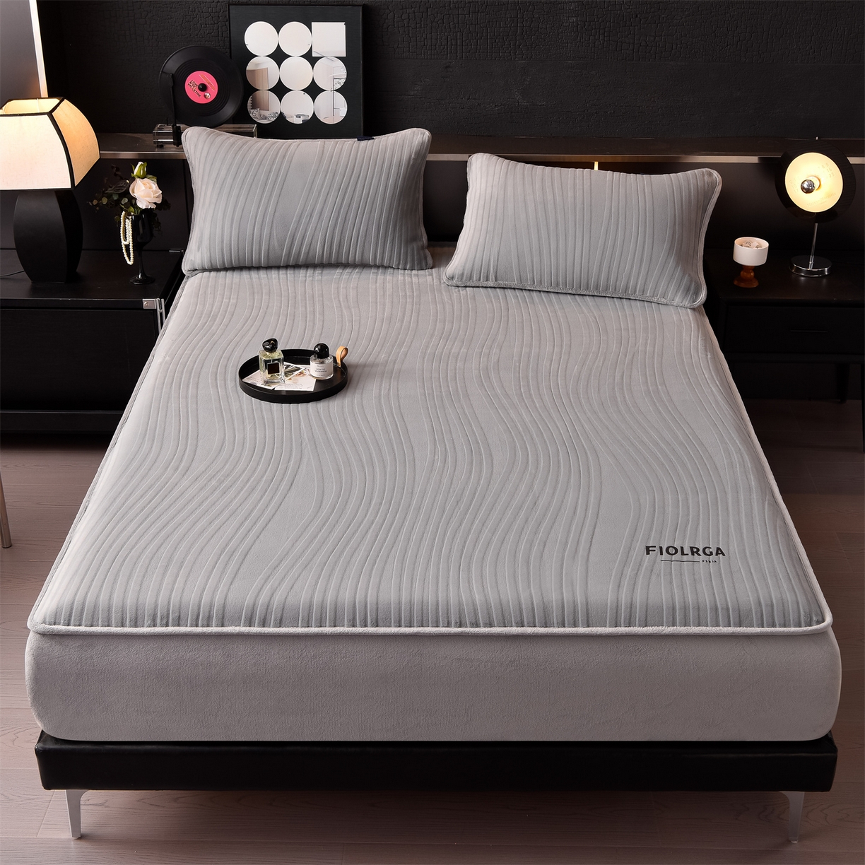 91家纺网 家纺一手货源 找家纺 金鹰 2025新款剪花复合加厚牛奶绒床笠席梦思保护套床垫套 曲线-浅灰