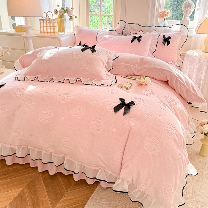 91家纺网 家纺一手货源 找家纺 逸尚阁 2025新款雕花牛奶绒绒梦恋四件套 绒梦恋-樱花粉