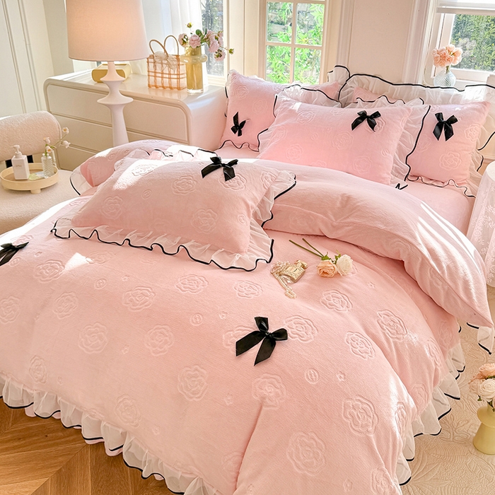 91家纺网 家纺一手货源 找家纺 逸尚阁 2025新款雕花牛奶绒绒梦恋四件套 绒梦恋-樱花粉