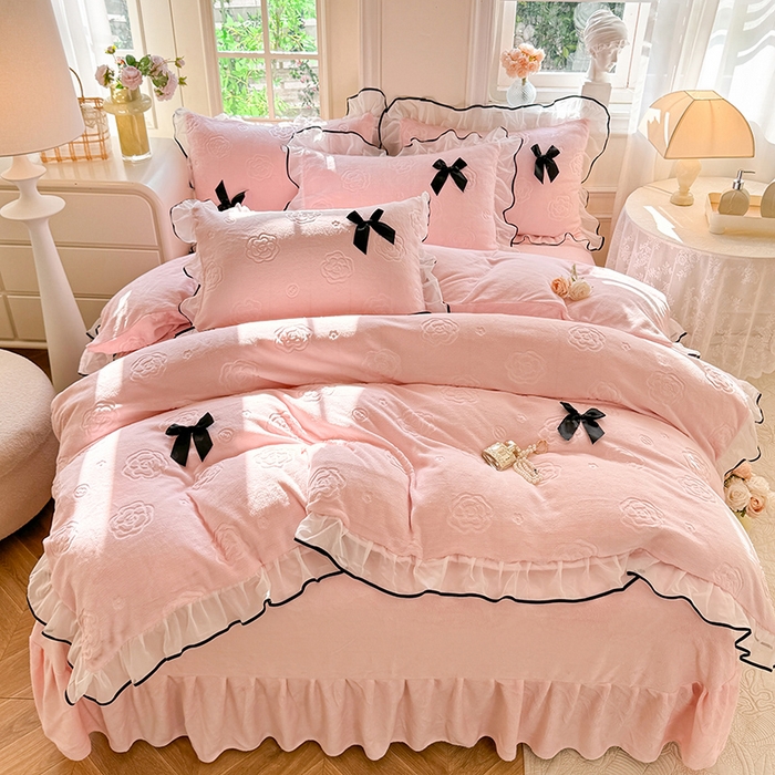 91家纺网 家纺一手货源 找家纺 逸尚阁 2025新款雕花牛奶绒绒梦恋四件套 绒梦恋-樱花粉