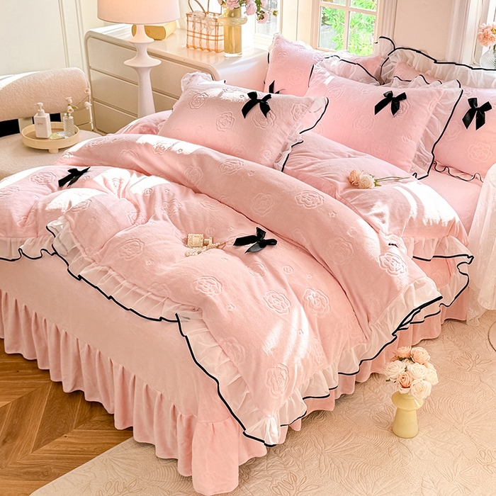 91家纺网 家纺一手货源 找家纺 逸尚阁 2025新款雕花牛奶绒绒梦恋四件套 绒梦恋-樱花粉