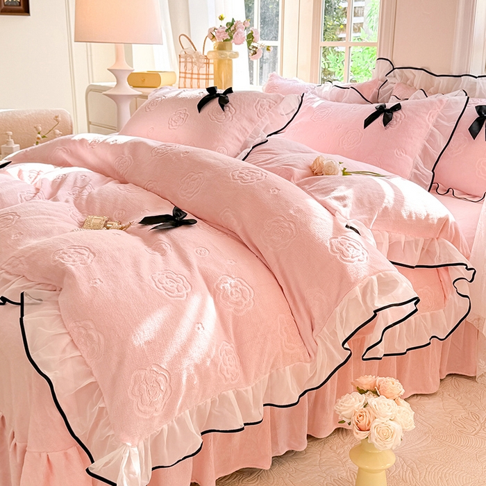 91家纺网 家纺一手货源 找家纺 逸尚阁 2025新款雕花牛奶绒绒梦恋四件套 绒梦恋-樱花粉