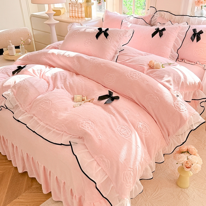 91家纺网 家纺一手货源 找家纺 逸尚阁 2025新款雕花牛奶绒绒梦恋四件套 绒梦恋-樱花粉