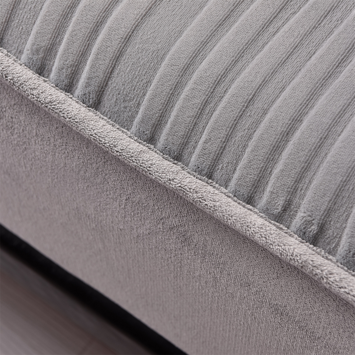 91家纺网 家纺一手货源 找家纺 金鹰 2025新款剪花复合加厚牛奶绒床笠席梦思保护套床垫套 曲线-浅灰