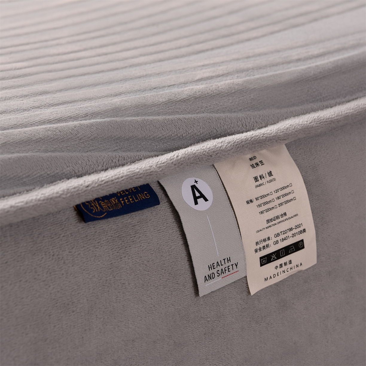 91家纺网 家纺一手货源 找家纺 金鹰 2025新款剪花复合加厚牛奶绒床笠席梦思保护套床垫套 曲线-浅灰