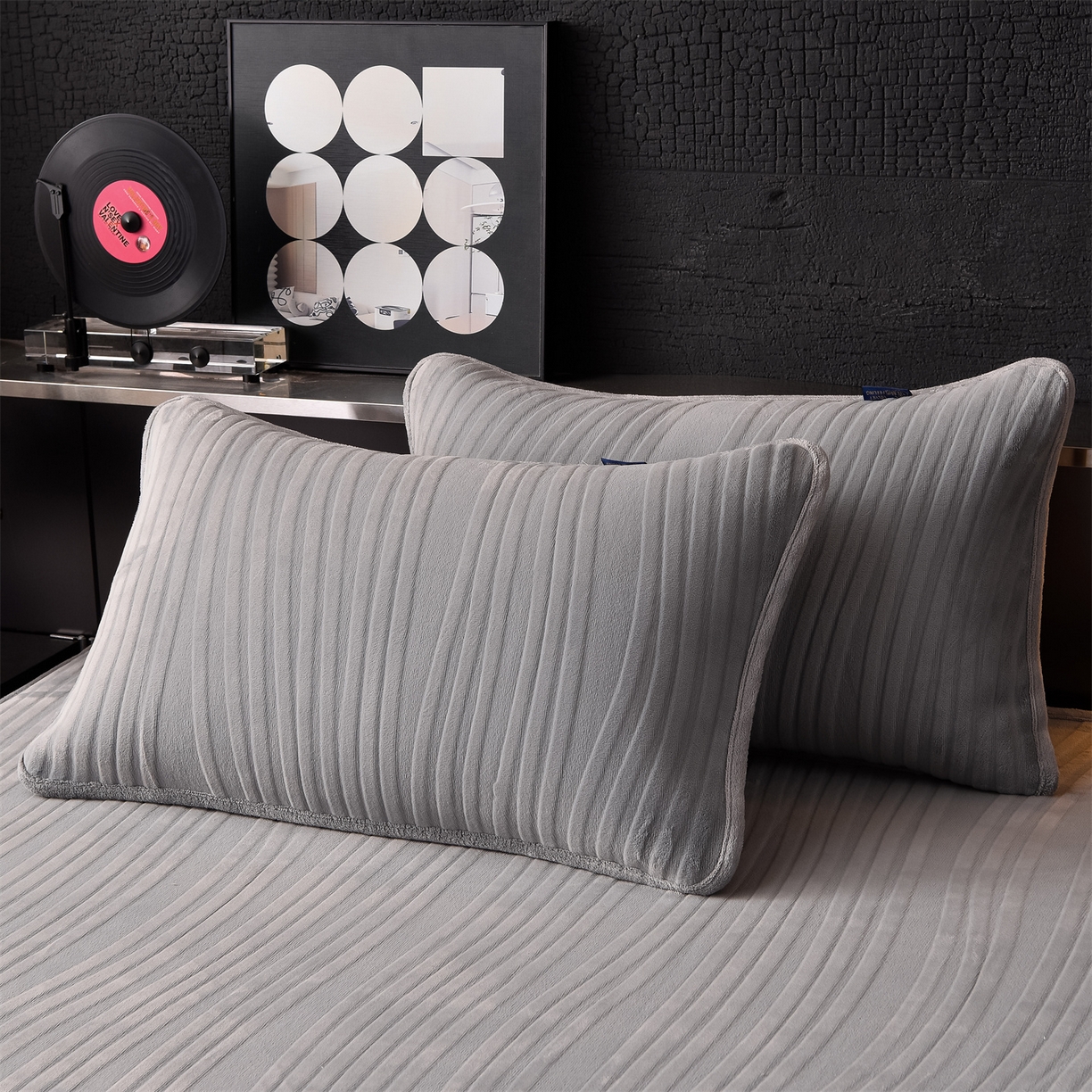 91家纺网 家纺一手货源 找家纺 金鹰 2025新款剪花复合加厚牛奶绒床笠席梦思保护套床垫套 曲线-浅灰