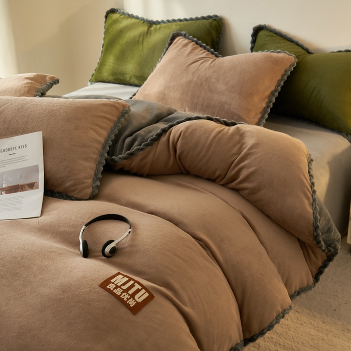 91家纺网 家纺一手货源 找家纺 晨曦家纺 2025新款加厚高克重230克日系简约小包边牛奶绒单被套 简约-深咖灰