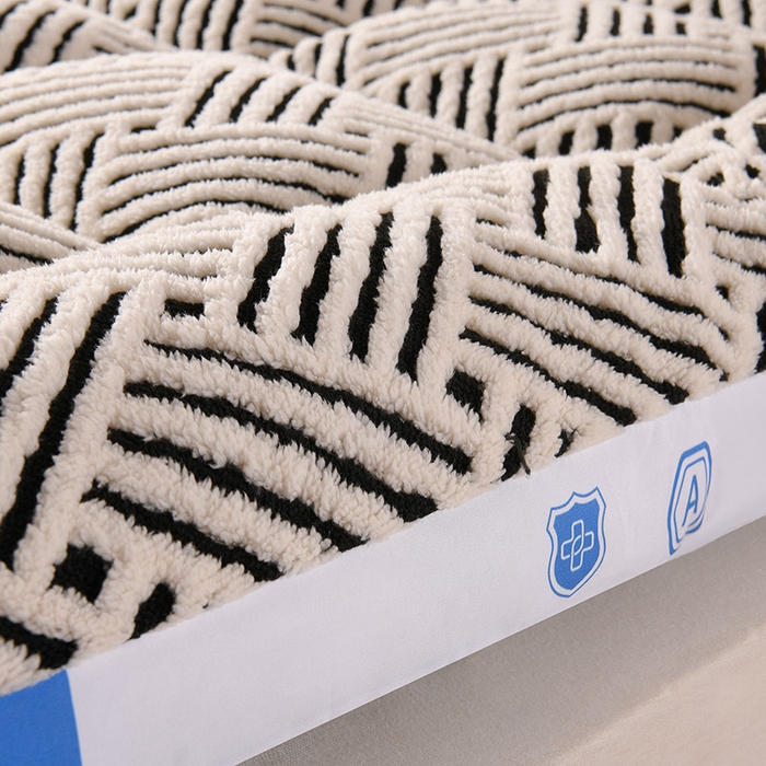 91家纺网 家纺一手货源 找家纺 小叮当家纺仓储工厂店 2025新款亲肤舒适缦沙绒系列床垫垫子-缦沙绒 缦沙绒-蓝边黑白