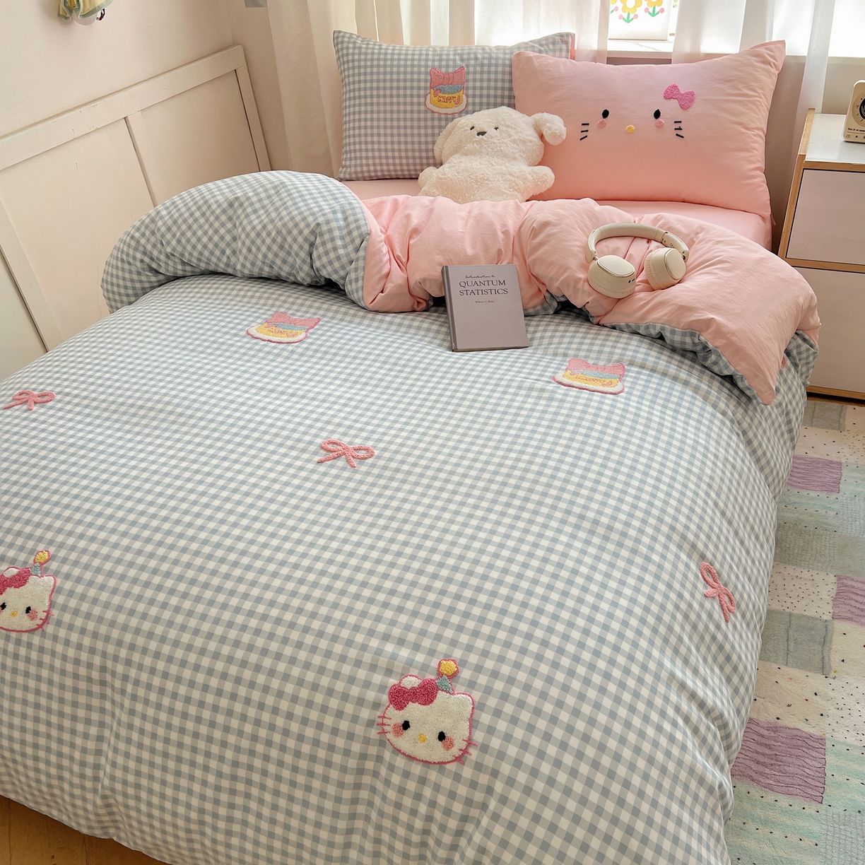 91家纺网 家纺一手货源 找家纺 顾里家纺 2025新款格子奶系蛋糕猫云朵棉毛巾绣套件 蓝格蛋糕猫