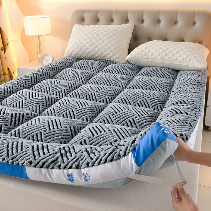 91家纺网 家纺一手货源 找家纺 小叮当家纺仓储工厂店 2025新款亲肤舒适缦沙绒系列床垫垫子-缦沙绒 缦沙绒-蓝边灰