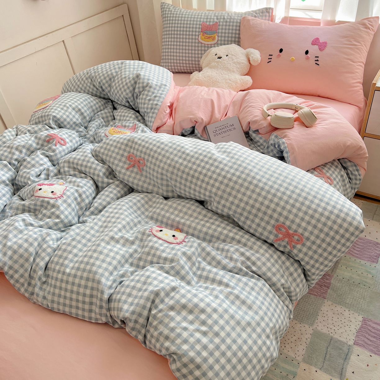 91家纺网 家纺一手货源 找家纺 顾里家纺 2025新款格子奶系蛋糕猫云朵棉毛巾绣套件 蓝格蛋糕猫