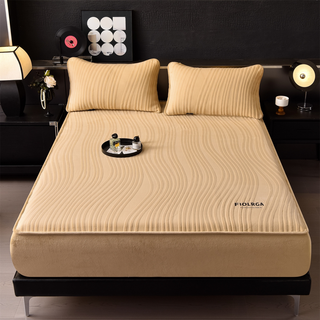 91家纺网 家纺一手货源 找家纺 金鹰 2025新款剪花复合加厚牛奶绒床笠席梦思保护套床垫套 曲线-驼色