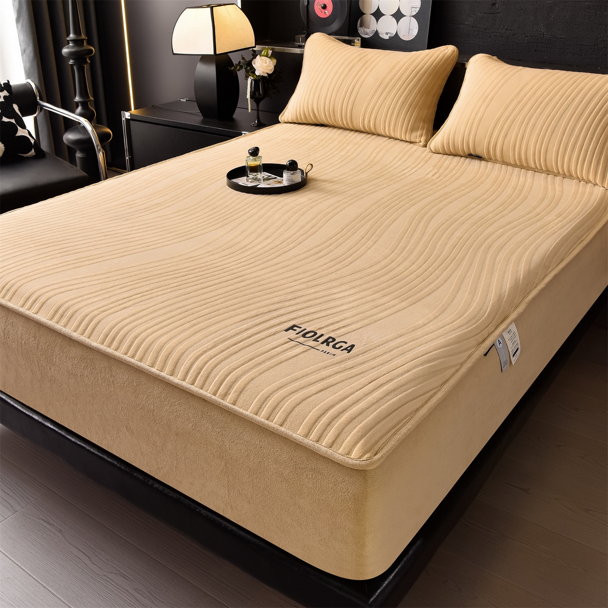 91家纺网 家纺一手货源 找家纺 金鹰 2025新款剪花复合加厚牛奶绒床笠席梦思保护套床垫套 曲线-驼色