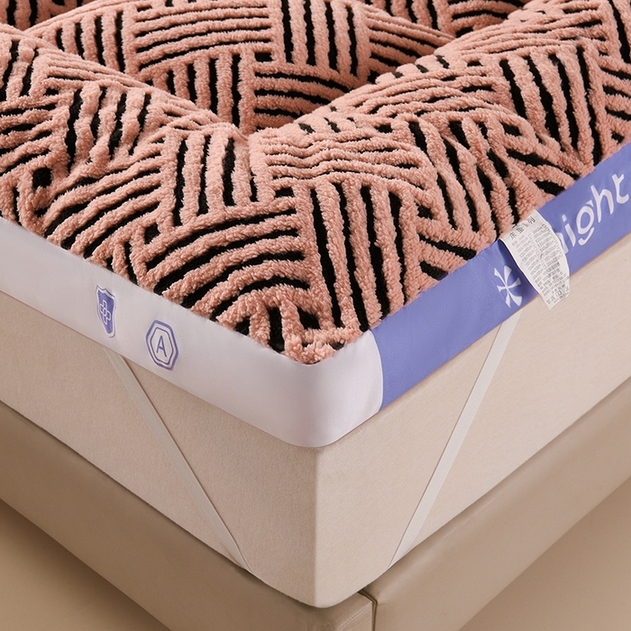 91家纺网 家纺一手货源 找家纺 小叮当家纺仓储工厂店 2025新款亲肤舒适缦沙绒系列床垫垫子-缦沙绒 紫边豆沙