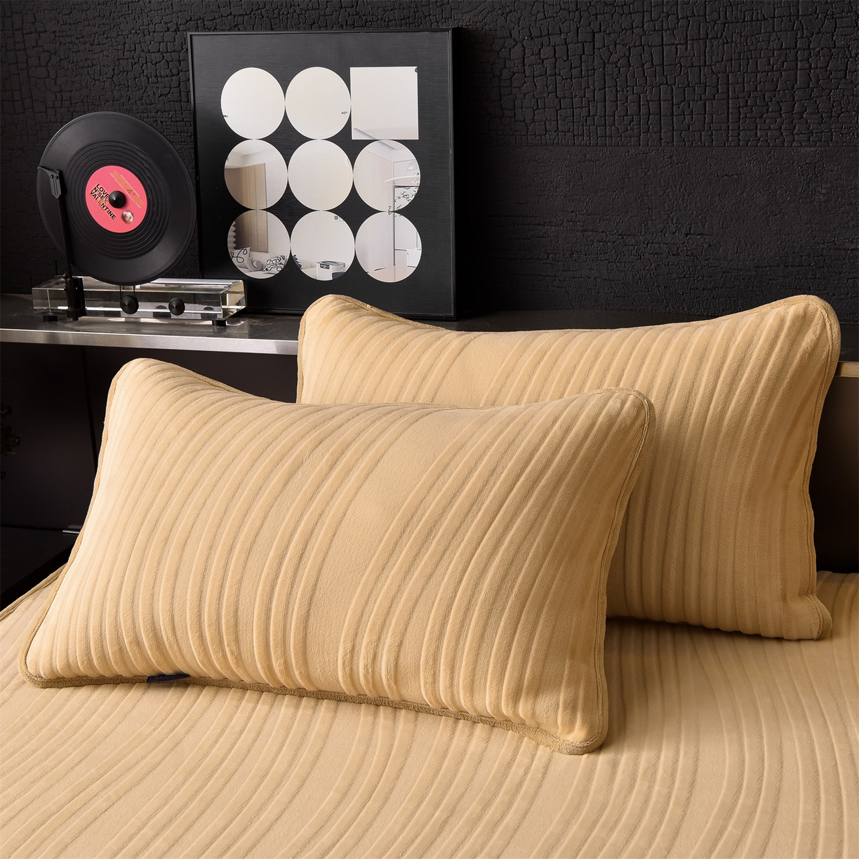 91家纺网 家纺一手货源 找家纺 金鹰 2025新款剪花复合加厚牛奶绒床笠席梦思保护套床垫套 曲线-驼色