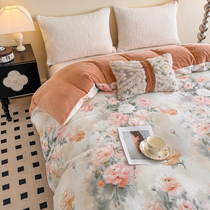 91家纺网 家纺一手货源 找家纺 金盛纺 2025新款高克重牛奶绒印花系列单被套(可定制) 墨染