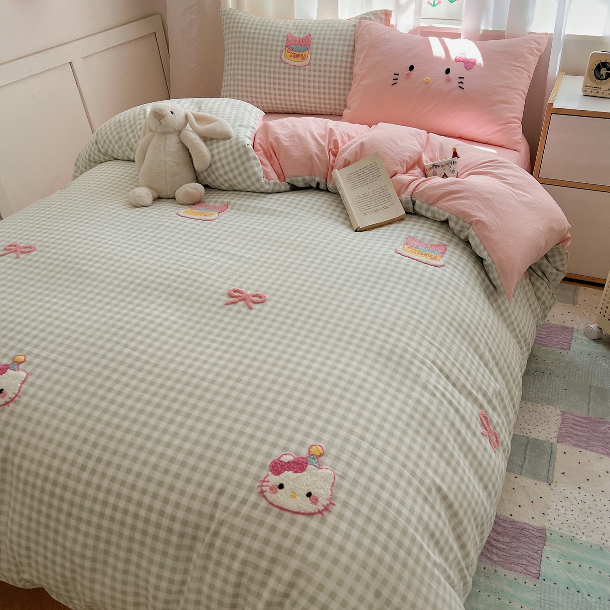91家纺网 家纺一手货源 找家纺 顾里家纺 2025新款格子奶系蛋糕猫云朵棉毛巾绣套件 绿格蛋糕猫