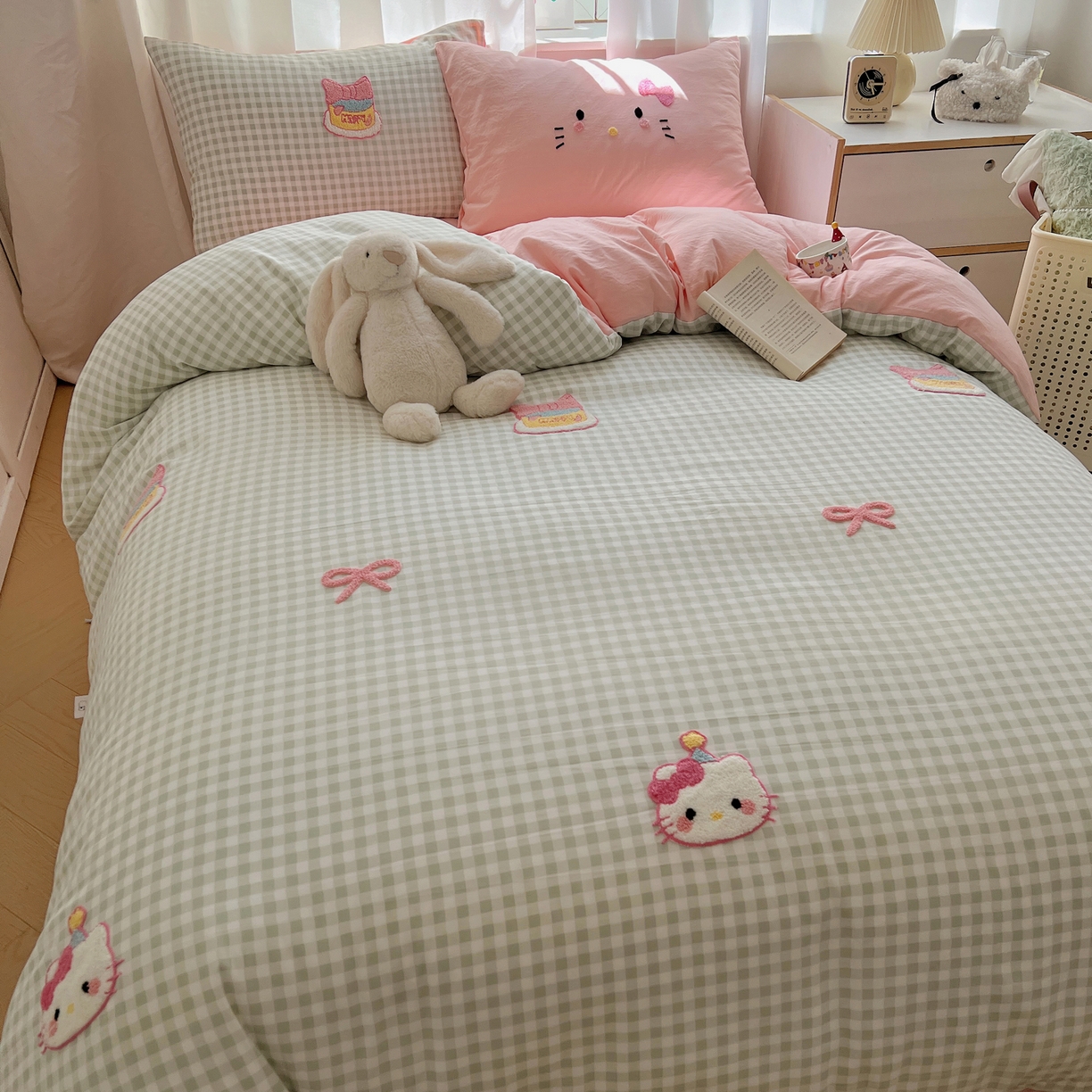 91家纺网 家纺一手货源 找家纺 顾里家纺 2025新款格子奶系蛋糕猫云朵棉毛巾绣套件 绿格蛋糕猫