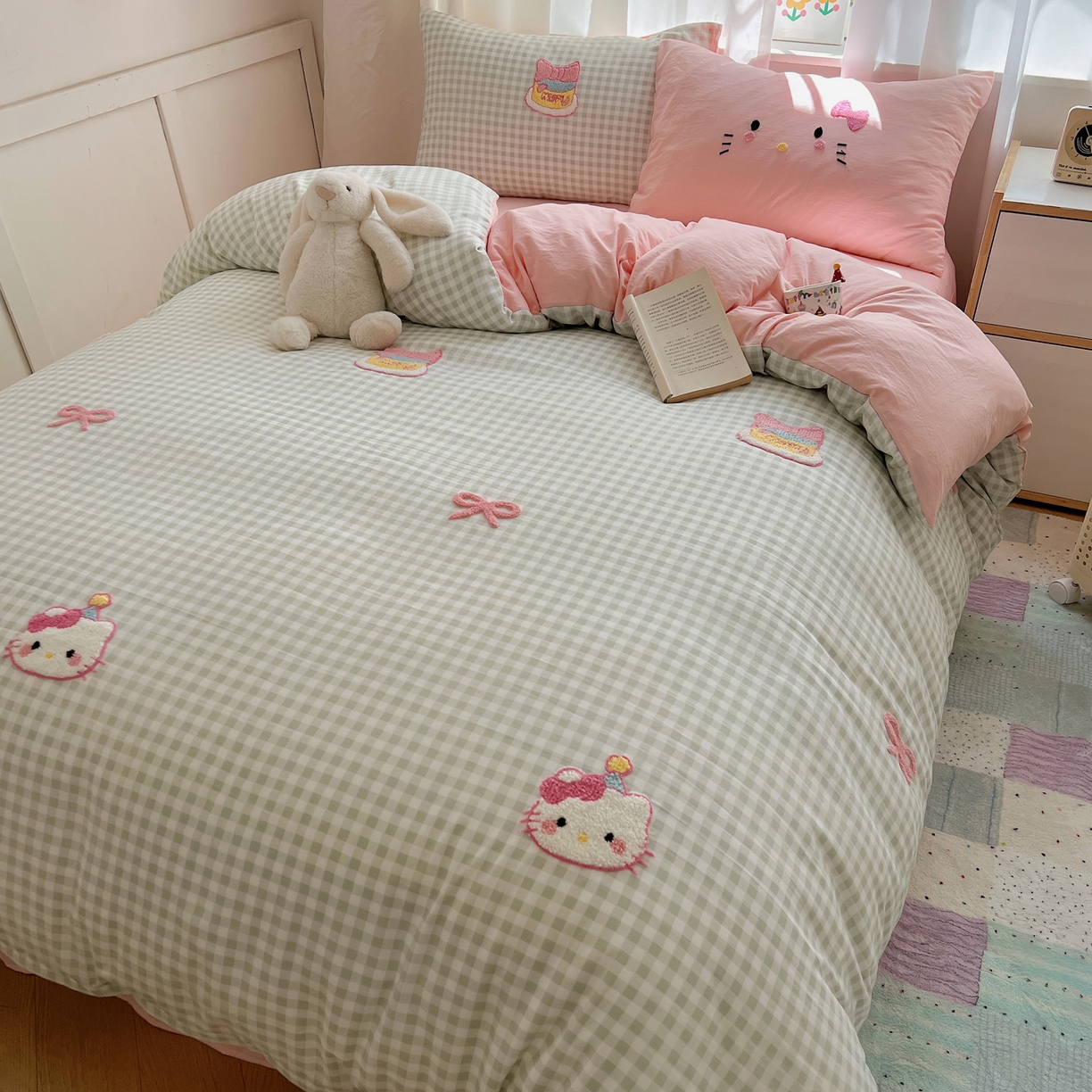 91家纺网 家纺一手货源 找家纺 顾里家纺 2025新款格子奶系蛋糕猫云朵棉毛巾绣套件 绿格蛋糕猫