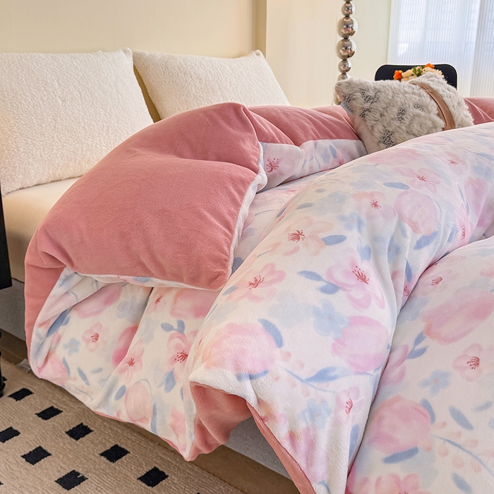 91家纺网 家纺一手货源 找家纺 金盛纺 2025新款高克重牛奶绒印花系列单被套(可定制) 温雅