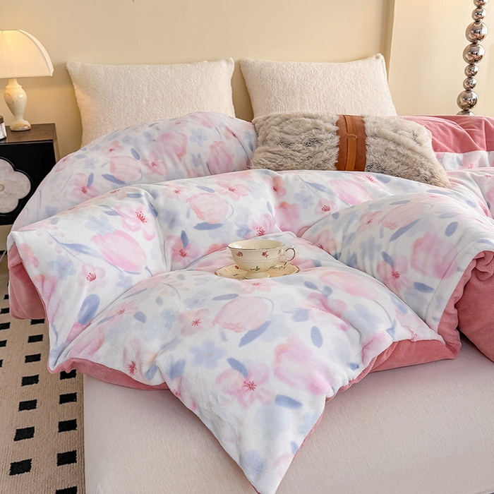 91家纺网 家纺一手货源 找家纺 金盛纺 2025新款高克重牛奶绒印花系列单被套(可定制) 温雅