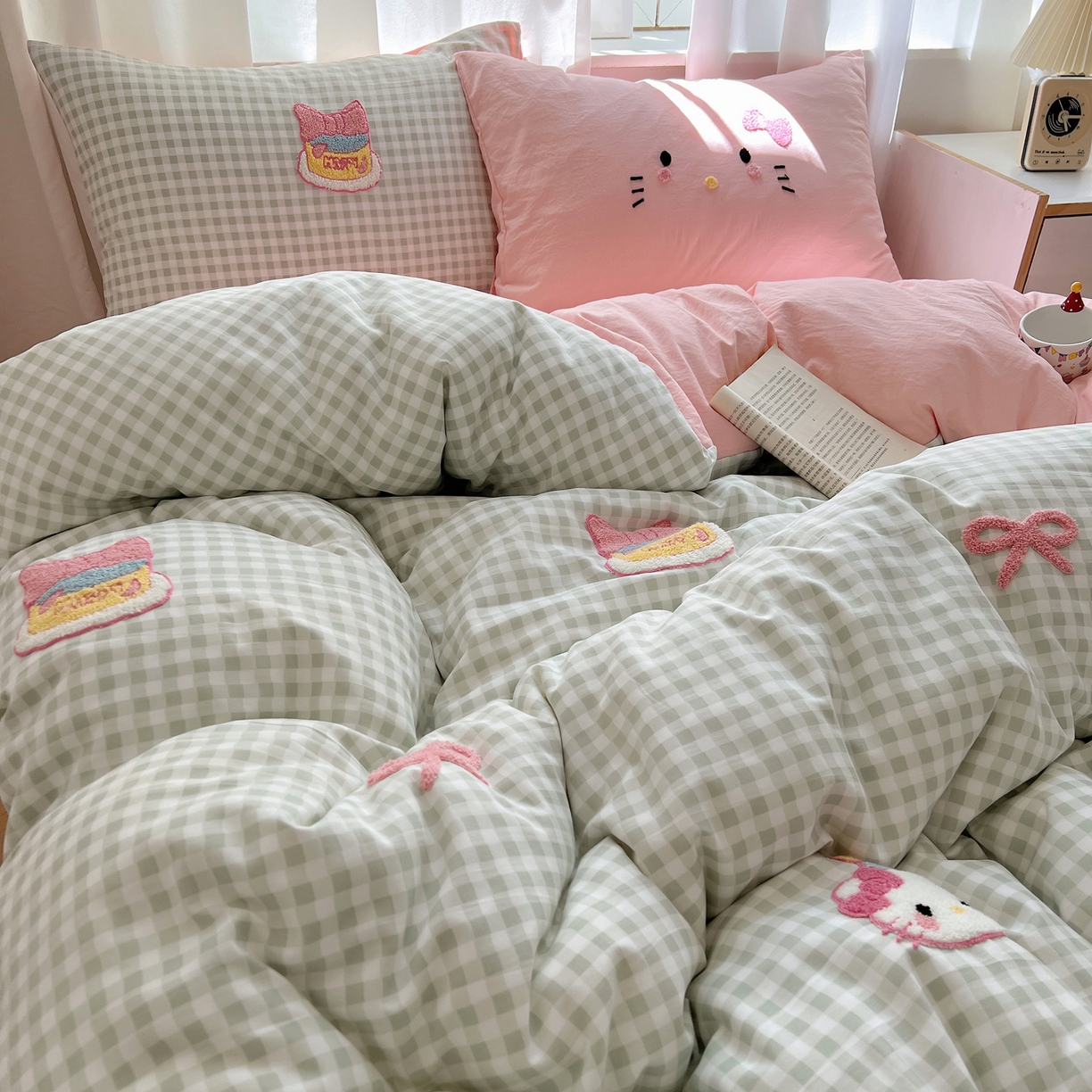 91家纺网 家纺一手货源 找家纺 顾里家纺 2025新款格子奶系蛋糕猫云朵棉毛巾绣套件 绿格蛋糕猫