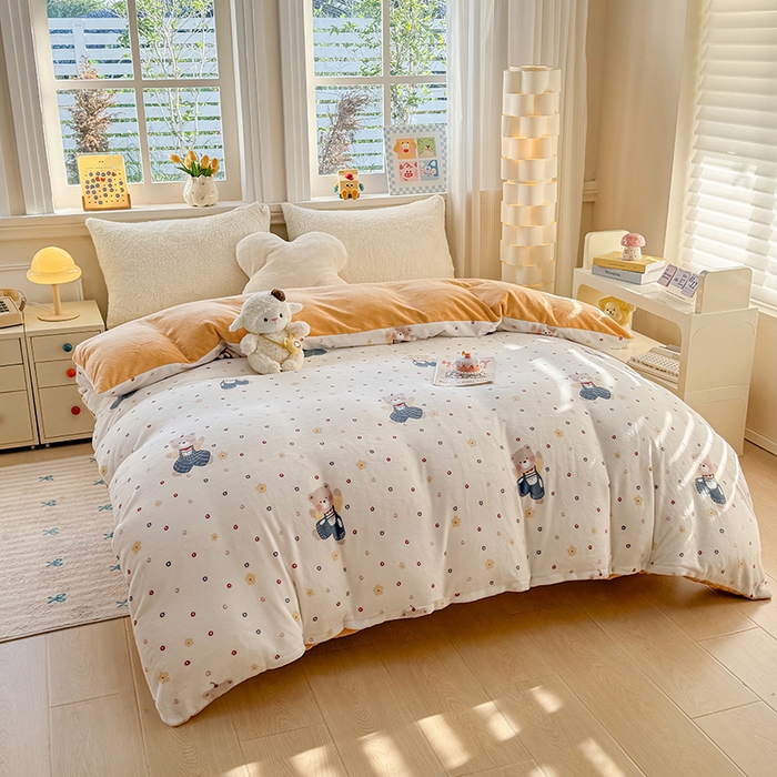 91家纺网 家纺一手货源 找家纺 金盛纺 2025新款高克重牛奶绒印花系列单被套(可定制) 熊熊乐园