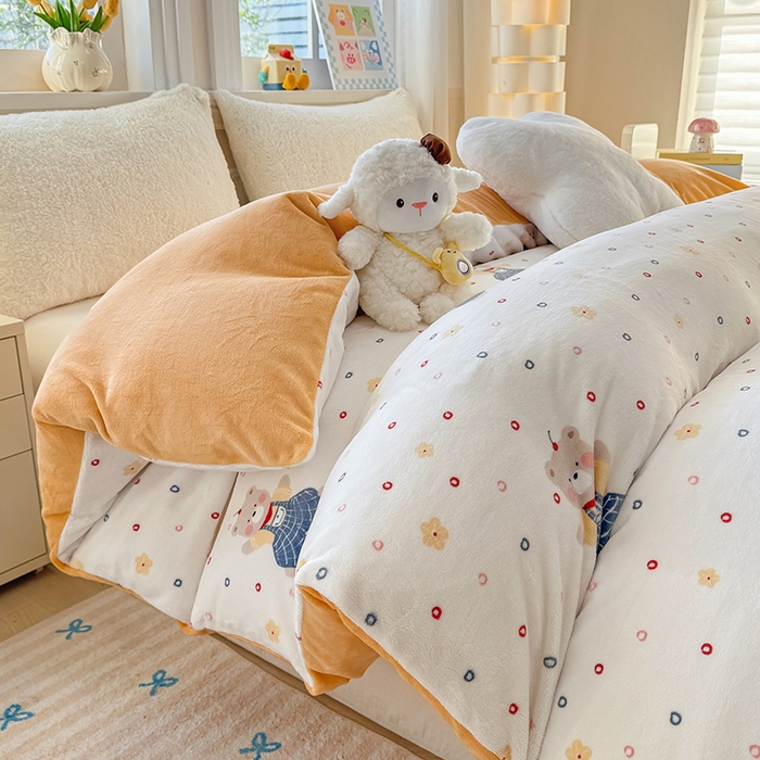 91家纺网 家纺一手货源 找家纺 金盛纺 2025新款高克重牛奶绒印花系列单被套(可定制) 熊熊乐园