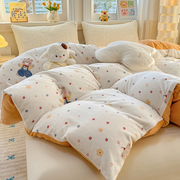 91家纺网 家纺一手货源 找家纺 金盛纺 2025新款高克重牛奶绒印花系列单被套(可定制) 熊熊乐园