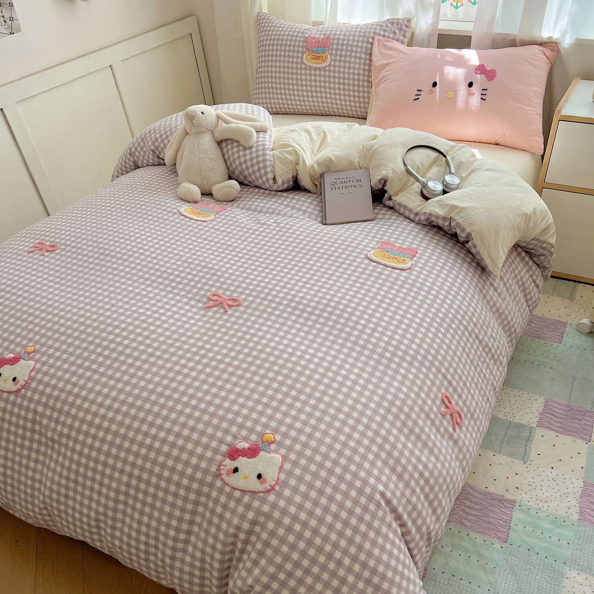 91家纺网 家纺一手货源 找家纺 顾里家纺 2025新款格子奶系蛋糕猫云朵棉毛巾绣套件 紫格蛋糕猫