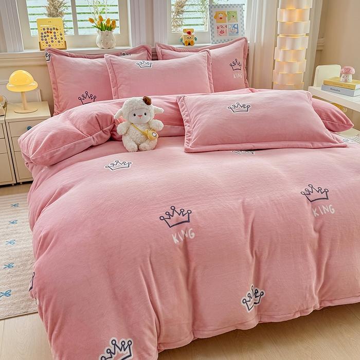 91家纺网 家纺一手货源 找家纺 （总）金盛纺 2025新款高克重牛奶绒印花系列四件套(可定制)