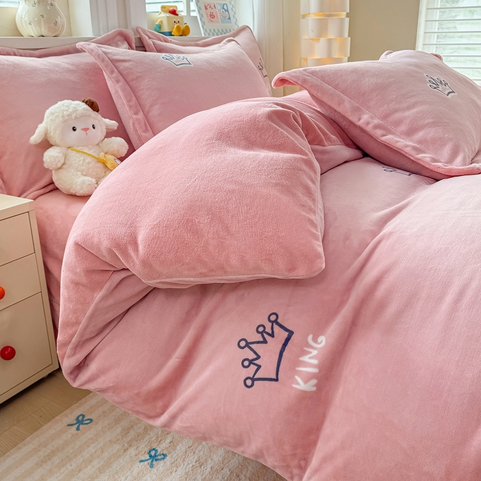 91家纺网 家纺一手货源 找家纺 （总）金盛纺 2025新款高克重牛奶绒印花系列四件套(可定制)