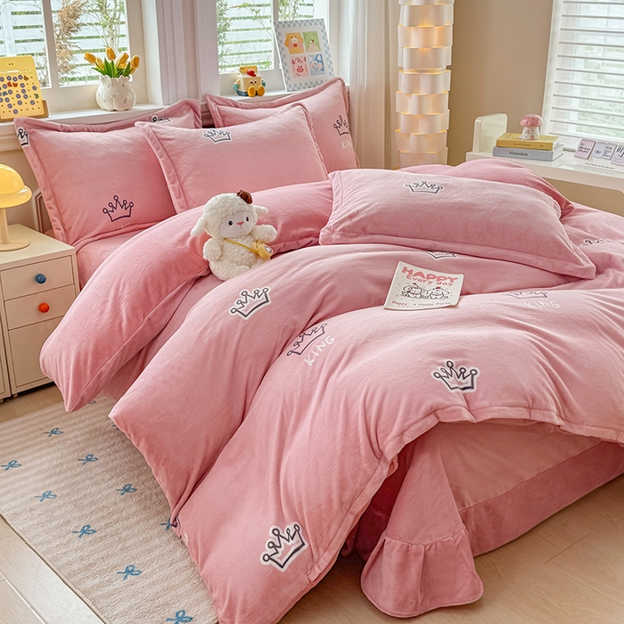 91家纺网 家纺一手货源 找家纺 （总）金盛纺 2025新款高克重牛奶绒印花系列四件套(可定制)