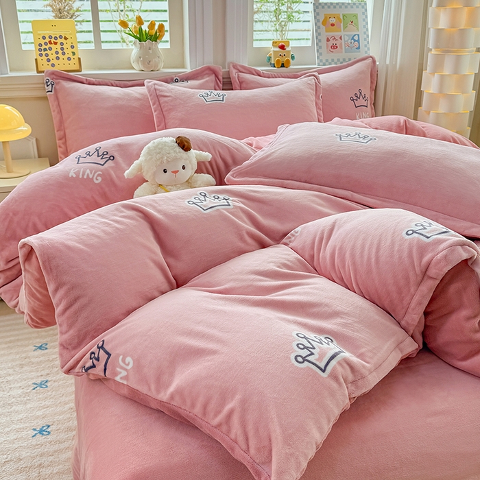 91家纺网 家纺一手货源 找家纺 （总）金盛纺 2025新款高克重牛奶绒印花系列四件套(可定制)