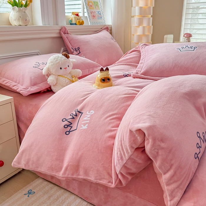 91家纺网 家纺一手货源 找家纺 （总）金盛纺 2025新款高克重牛奶绒印花系列四件套(可定制)