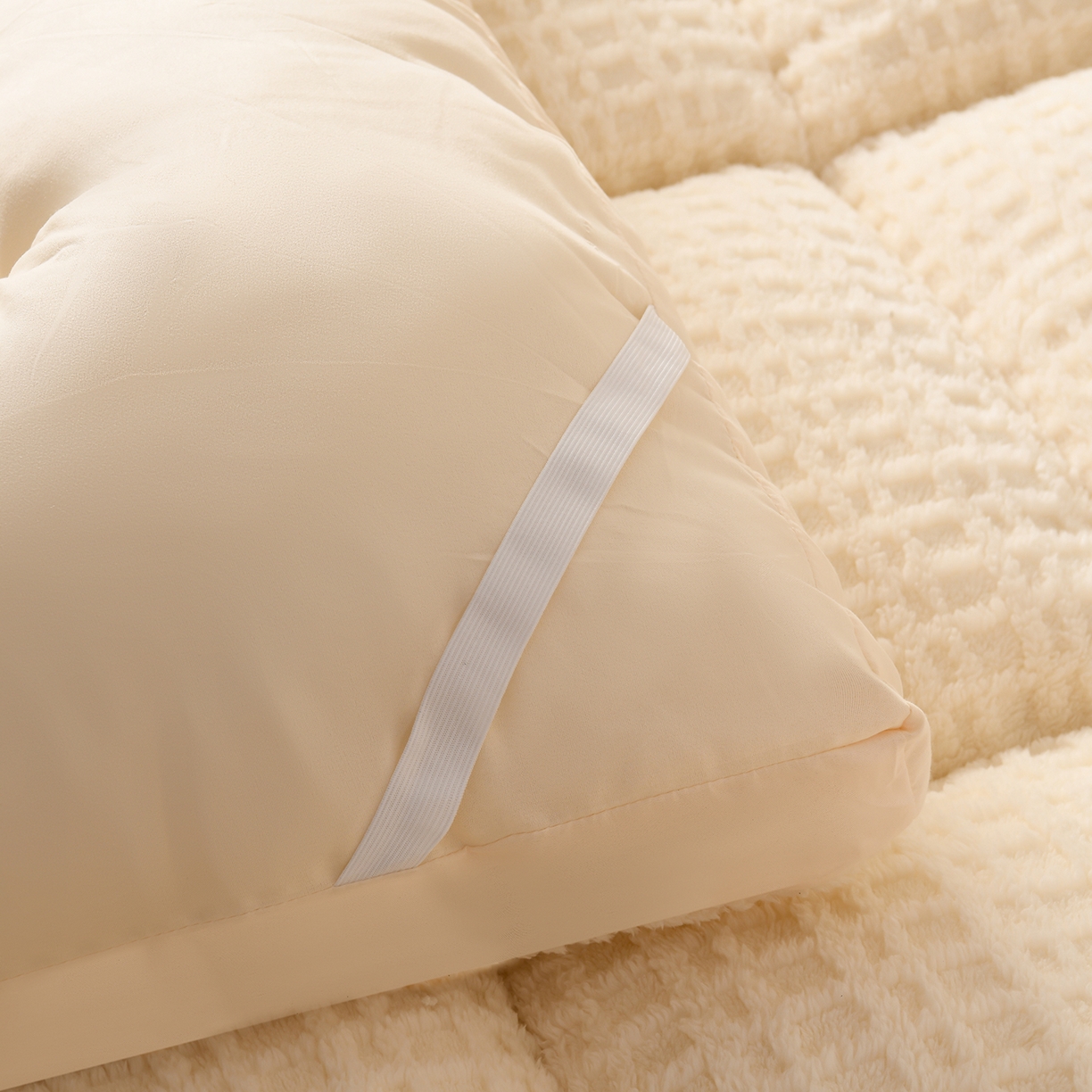 91家纺网 家纺一手货源 找家纺 小叮当家纺仓储工厂店 2025新款亲肤舒适方格绒系列床垫垫子-方格绒 方格绒-奶白