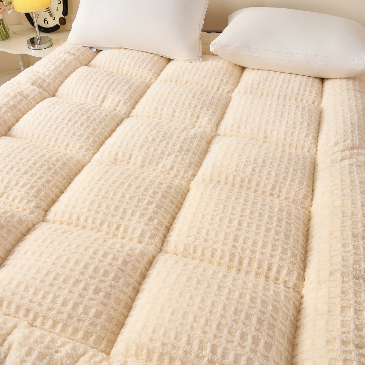 91家纺网 家纺一手货源 找家纺 小叮当家纺仓储工厂店 2025新款亲肤舒适方格绒系列床垫垫子-方格绒 方格绒-奶白