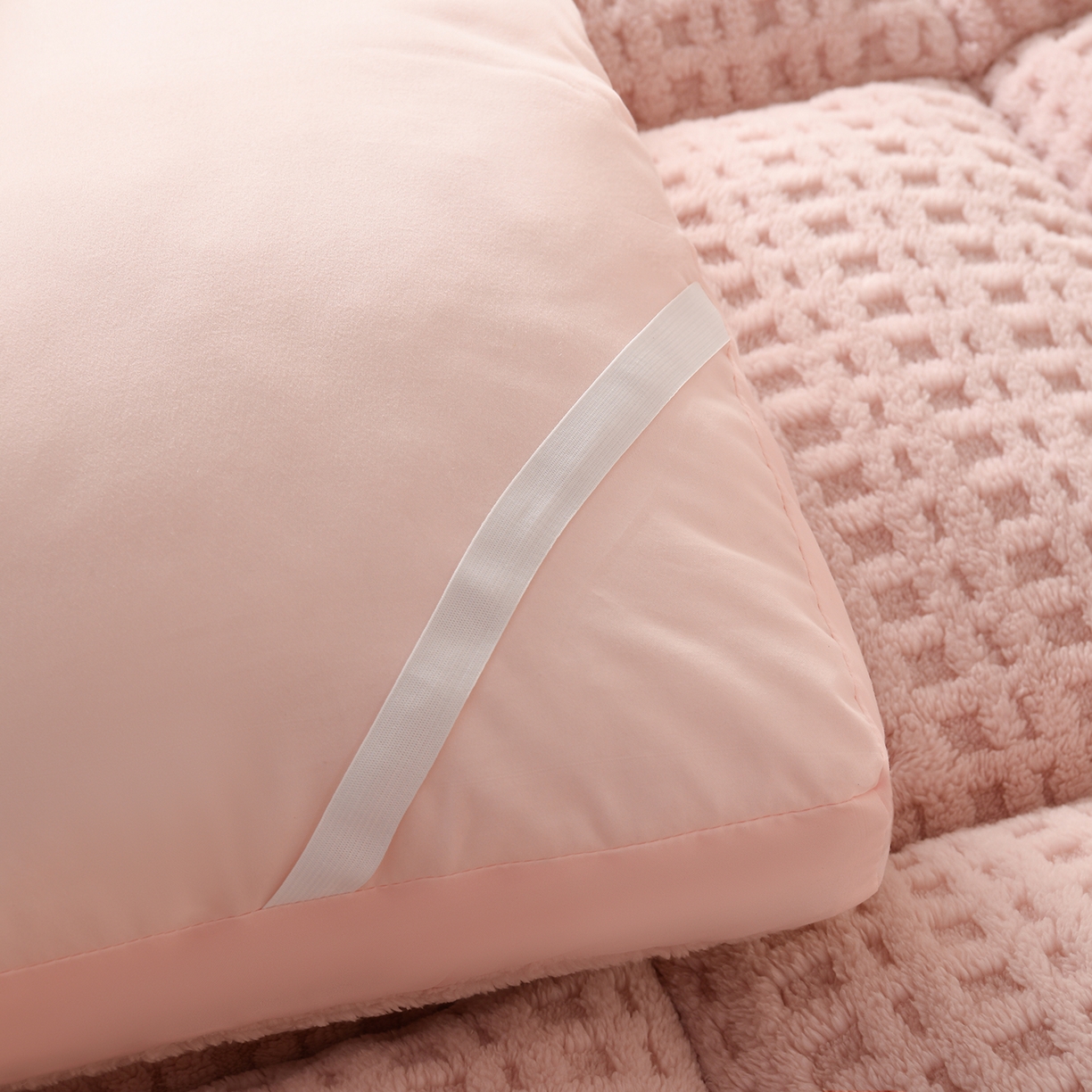 91家纺网 家纺一手货源 找家纺 小叮当家纺仓储工厂店 2025新款亲肤舒适方格绒系列床垫垫子-方格绒 方格绒-浅粉