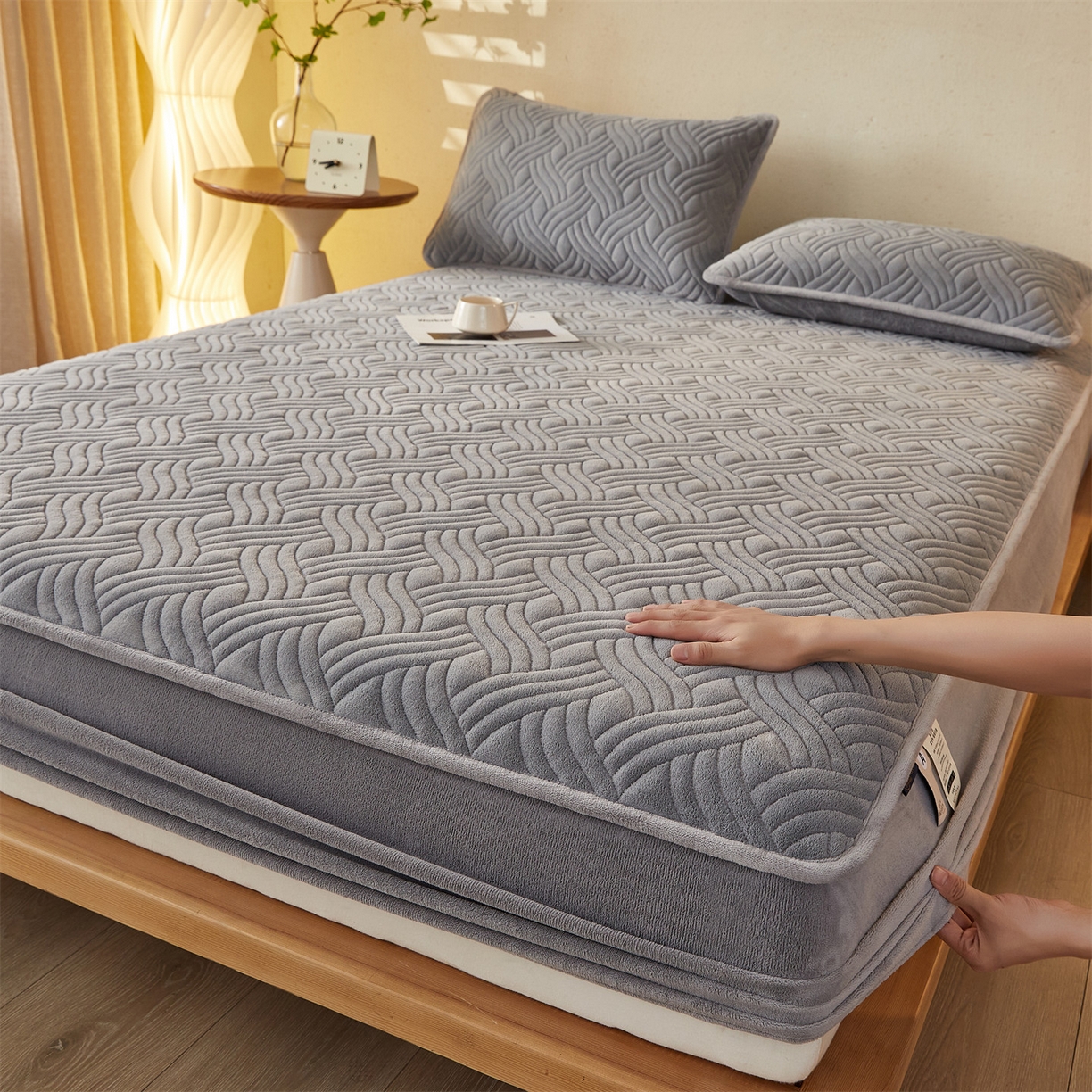 91家纺网 家纺一手货源 找家纺 （总）金鹰 2025新款A类牛奶绒云眠绒夹棉床笠牛奶绒床笠席梦思保护套床垫套