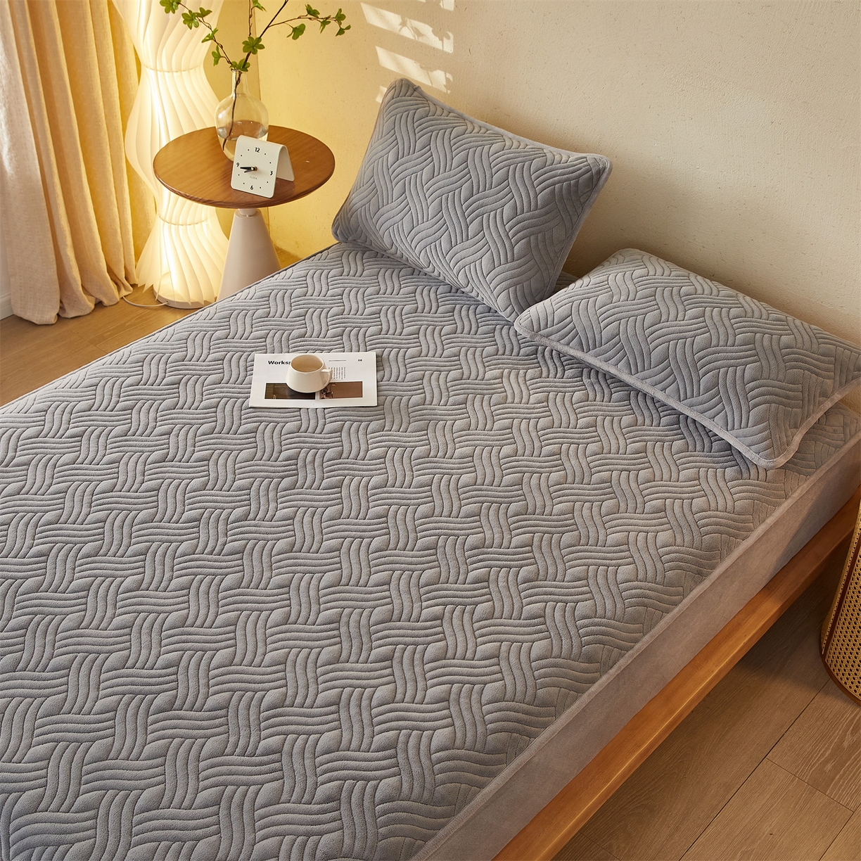 91家纺网 家纺一手货源 找家纺 （总）金鹰 2025新款A类牛奶绒云眠绒夹棉床笠牛奶绒床笠席梦思保护套床垫套