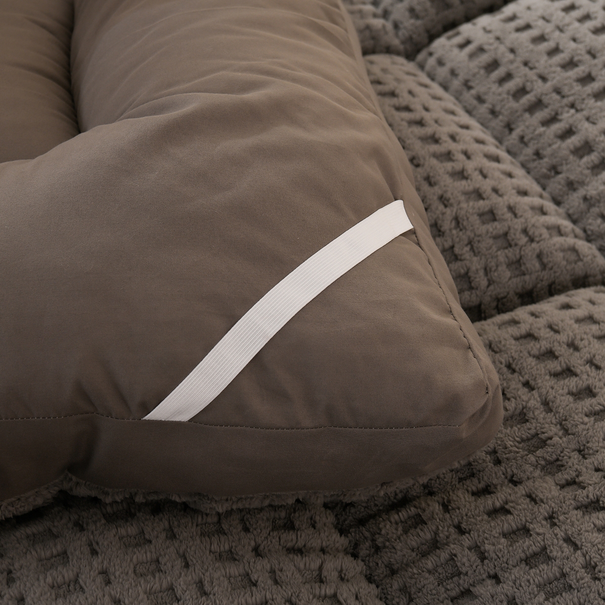 91家纺网 家纺一手货源 找家纺 小叮当家纺仓储工厂店 2025新款亲肤舒适方格绒系列床垫垫子-方格绒 方格绒-深灰