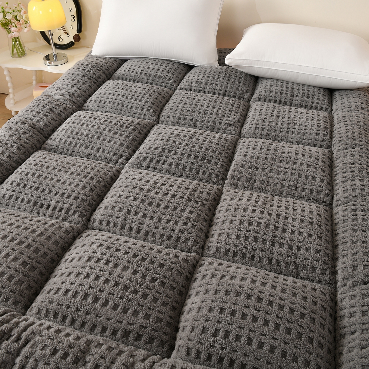 91家纺网 家纺一手货源 找家纺 小叮当家纺仓储工厂店 2025新款亲肤舒适方格绒系列床垫垫子-方格绒 方格绒-深灰