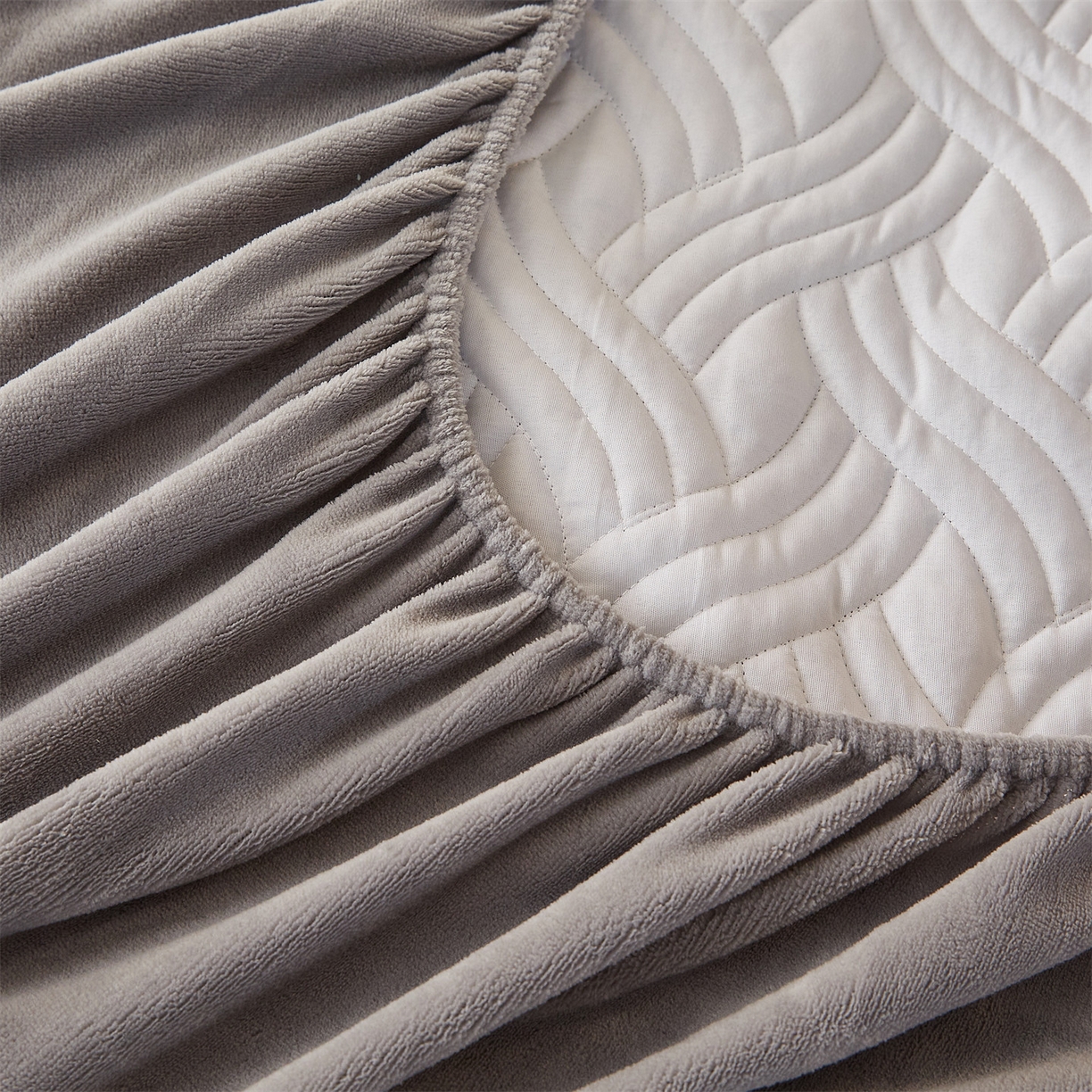 91家纺网 家纺一手货源 找家纺 金鹰 2025新款A类牛奶绒云眠绒夹棉床笠牛奶绒床笠席梦思保护套床垫套 浅灰