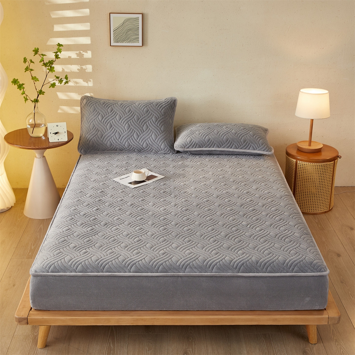 91家纺网 家纺一手货源 找家纺 金鹰 2025新款A类牛奶绒云眠绒夹棉床笠牛奶绒床笠席梦思保护套床垫套 浅灰