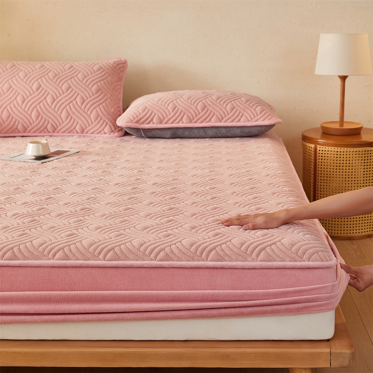 91家纺网 家纺一手货源 找家纺 金鹰 2025新款A类牛奶绒云眠绒夹棉床笠牛奶绒床笠席梦思保护套床垫套 豆沙