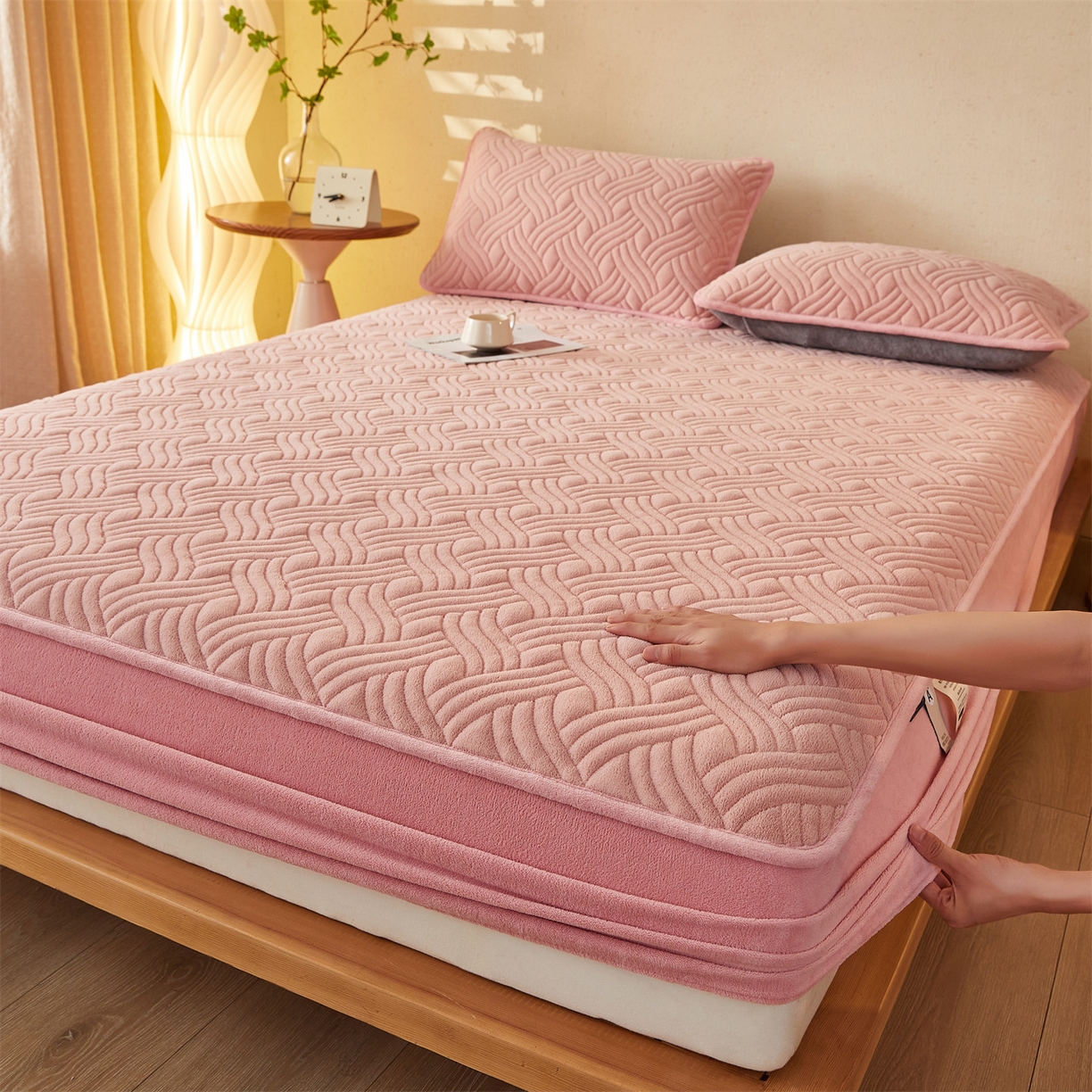 91家纺网 家纺一手货源 找家纺 金鹰 2025新款A类牛奶绒云眠绒夹棉床笠牛奶绒床笠席梦思保护套床垫套 豆沙