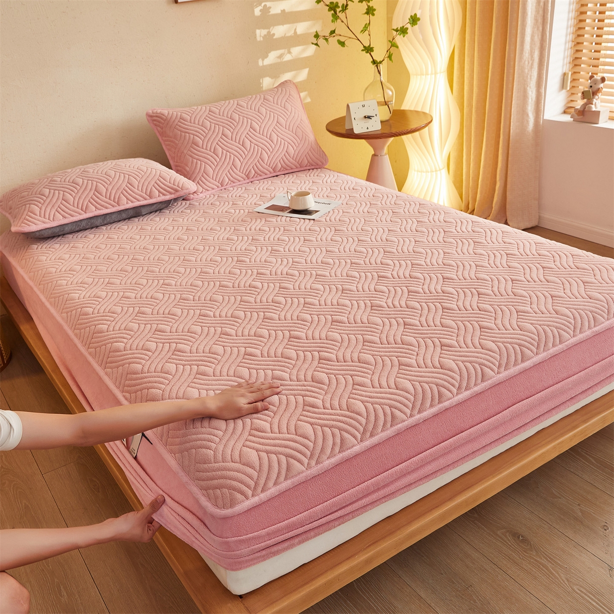 91家纺网 家纺一手货源 找家纺 金鹰 2025新款A类牛奶绒云眠绒夹棉床笠牛奶绒床笠席梦思保护套床垫套 豆沙