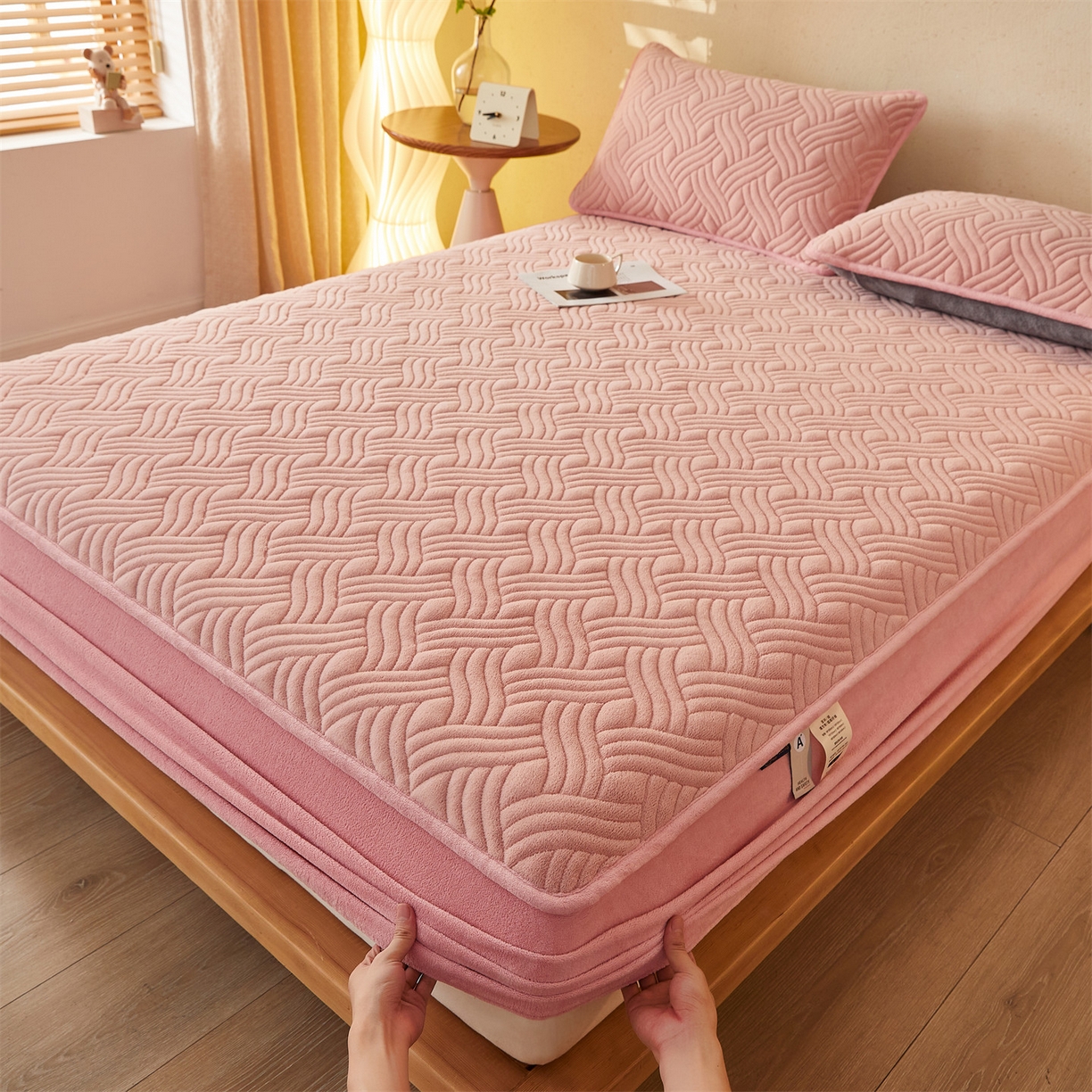 91家纺网 家纺一手货源 找家纺 金鹰 2025新款A类牛奶绒云眠绒夹棉床笠牛奶绒床笠席梦思保护套床垫套 豆沙